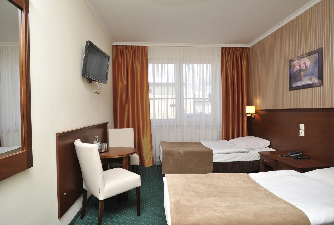Hotel Lotos Woskrzenice Duze Экстерьер фото