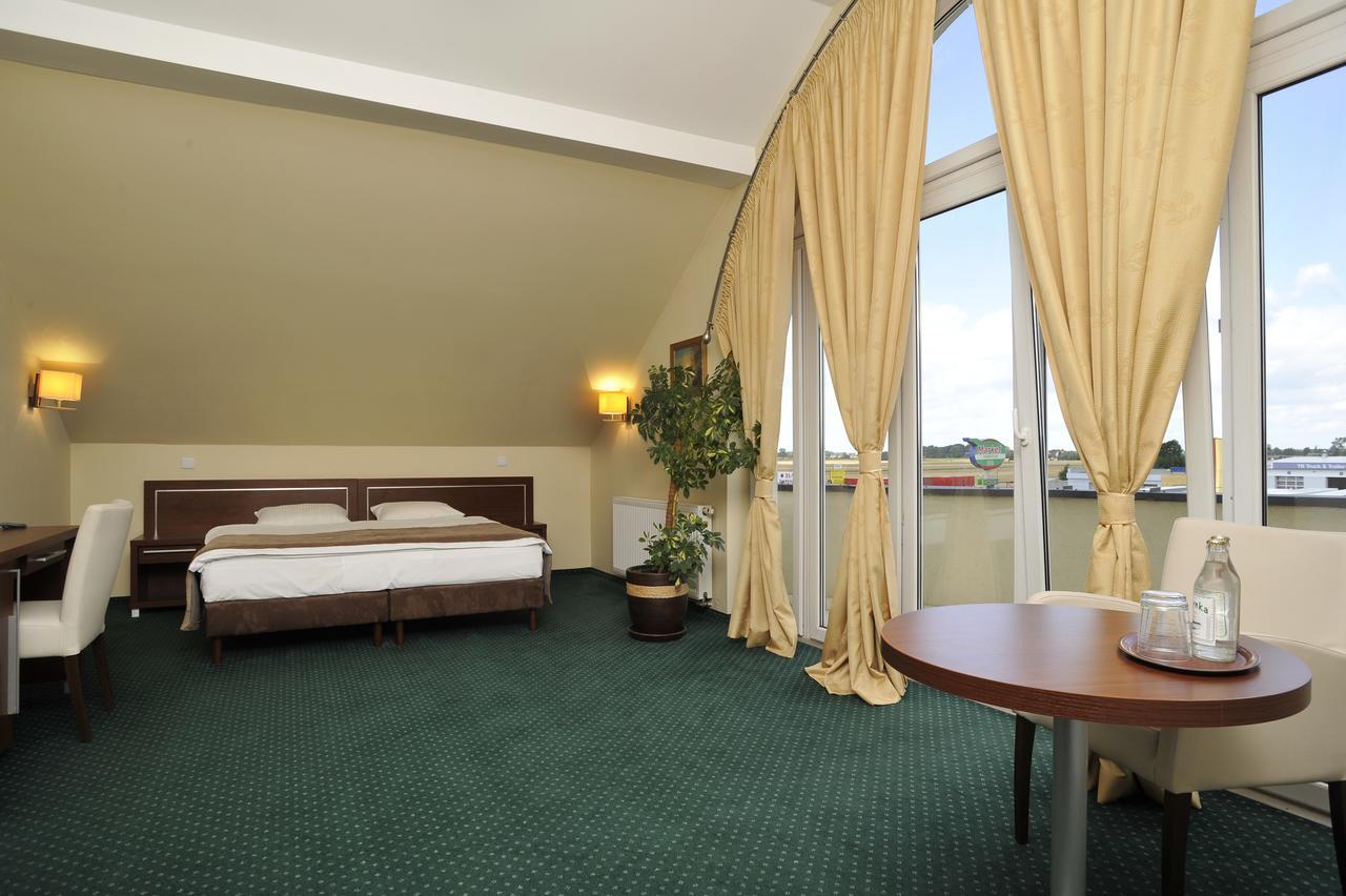 Hotel Lotos Woskrzenice Duze Экстерьер фото