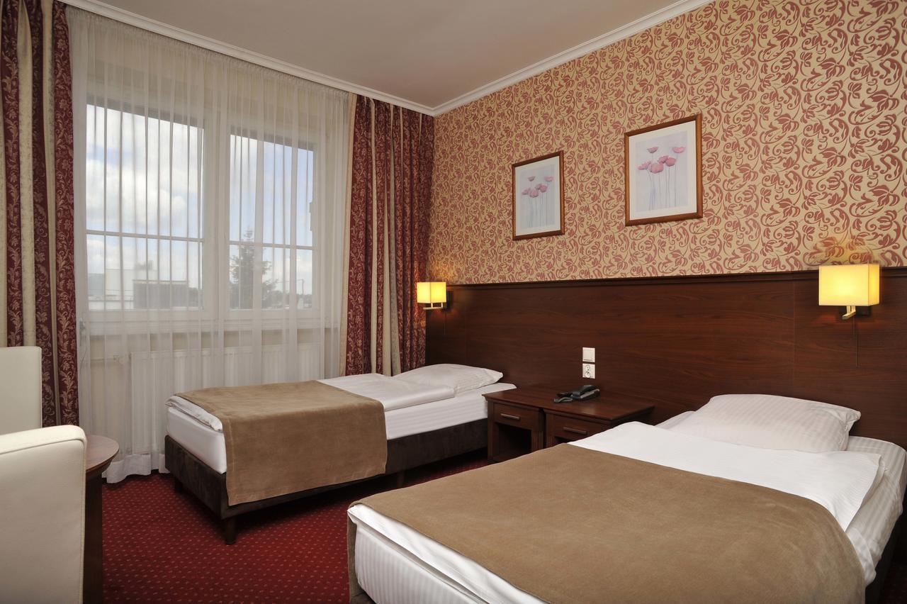Hotel Lotos Woskrzenice Duze Экстерьер фото