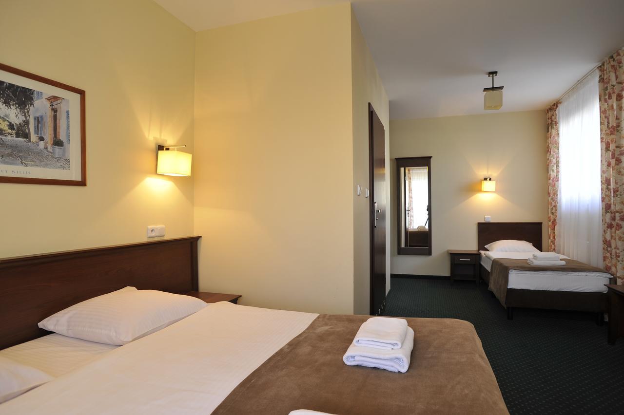 Hotel Lotos Woskrzenice Duze Экстерьер фото